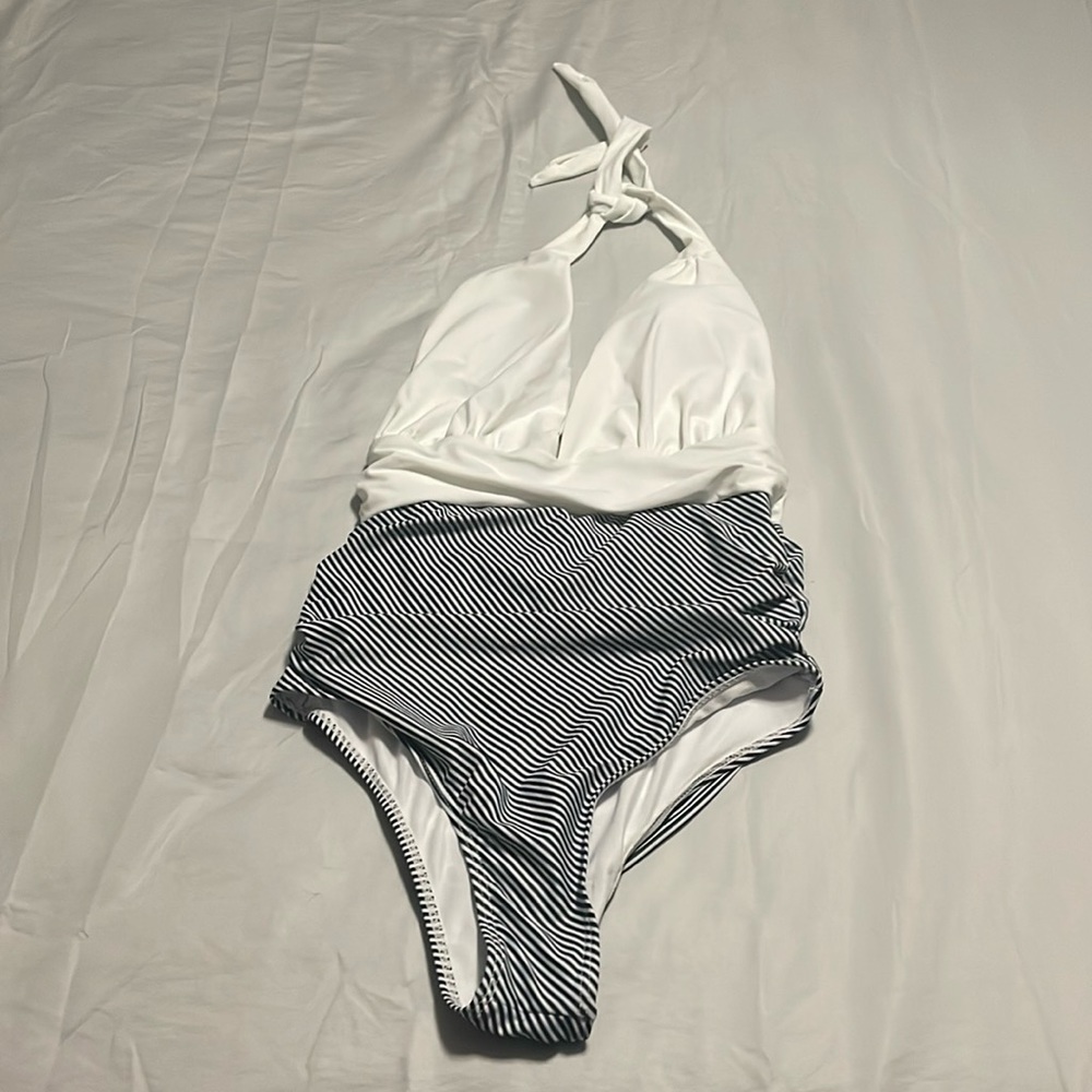 NWOT one piece halter swimsuit sz L